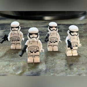 LEGO Star Wars Minifigure First Order Stormtrooper Squad Leader Blaster